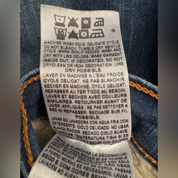 Levi's 512 Perfectly Slimming Capri Jeans - Picture 9 of 10